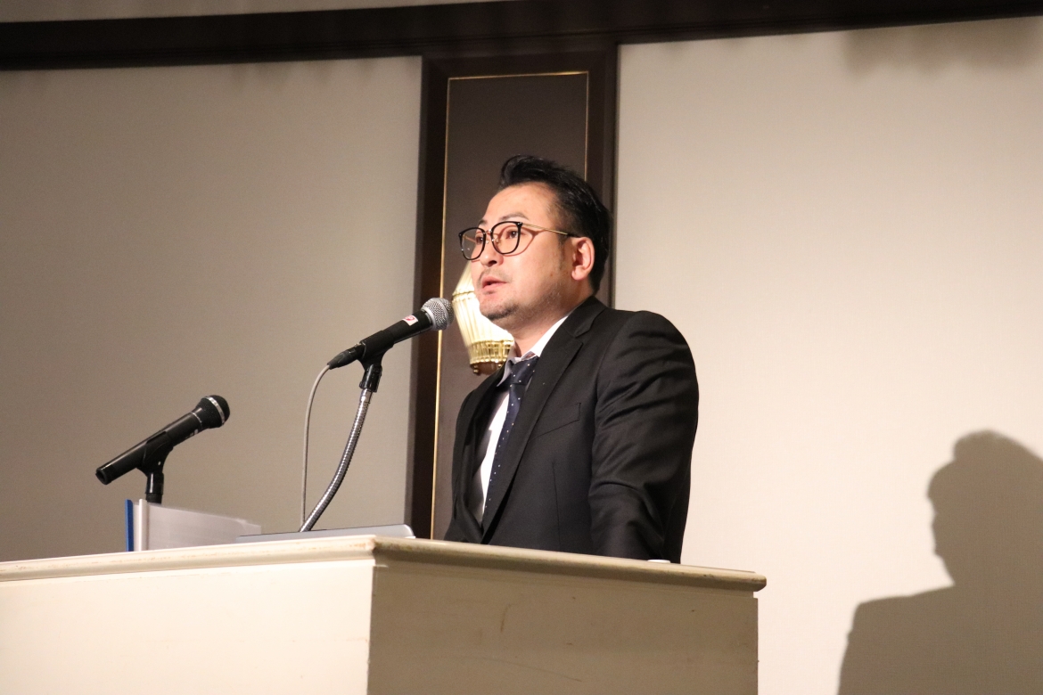 代表岡野開会の挨拶の様子