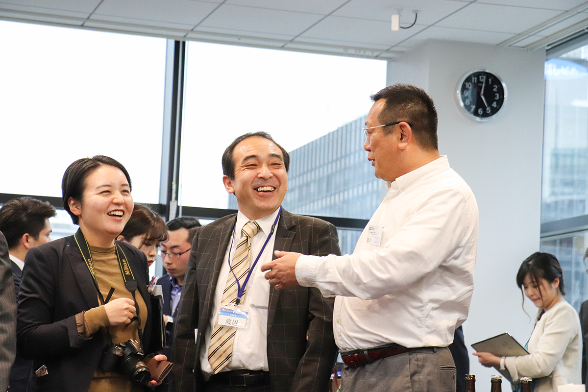 懇親会の様子１