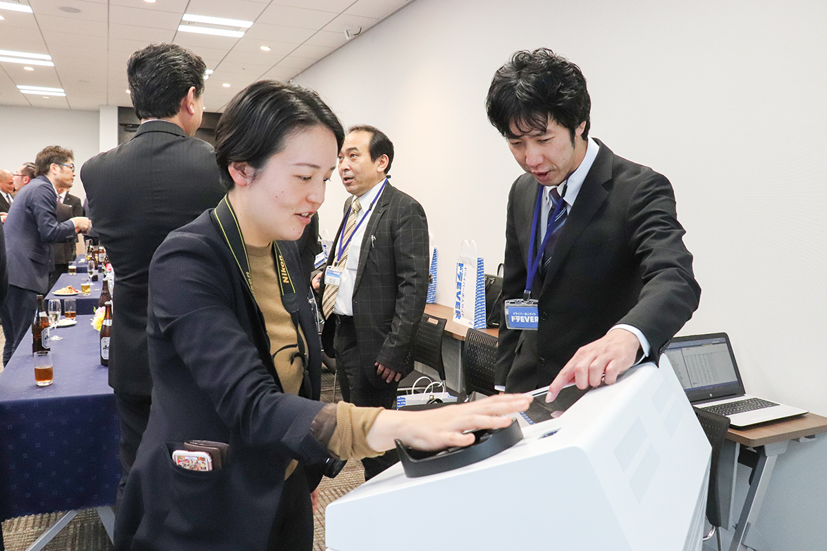 懇親会の様子５