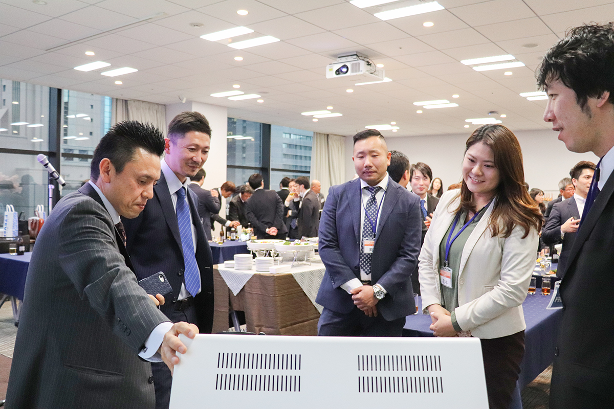 懇親会の様子４