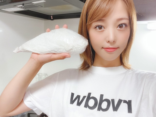 お魚の熟成手順3：ラップで空気が入らないようにくるんだら完成！