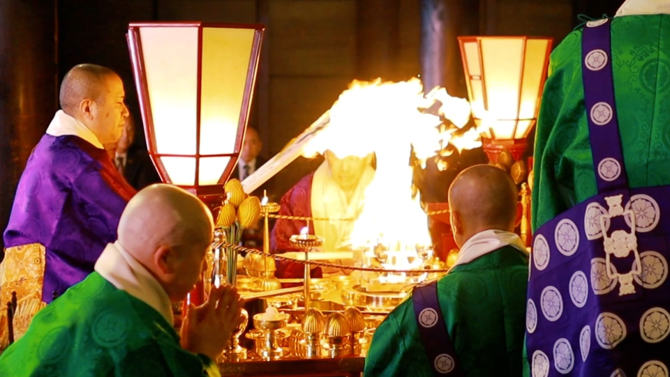 祈祷の様子の撮影